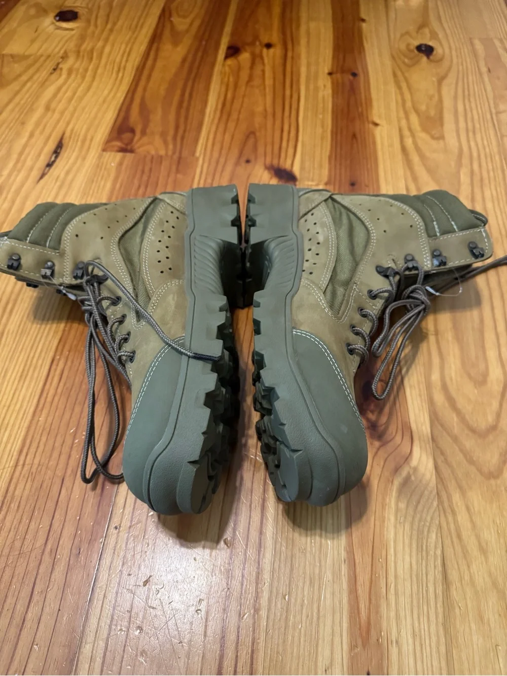 Bates NEW E03612C Tactical Boots Mens 12R Tan Leather Vibram Military